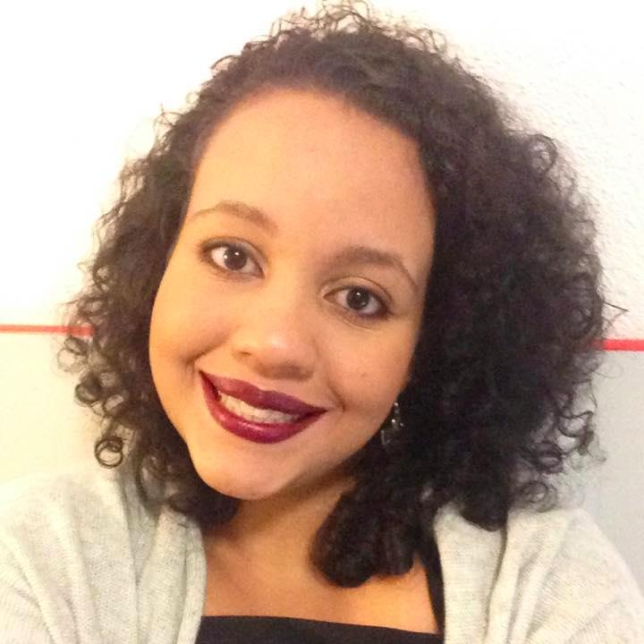 A eterna menina cresceu tanto que couberam mais sonhos dentro dela (Iara Maria Carvalho, Tiago Moralles).