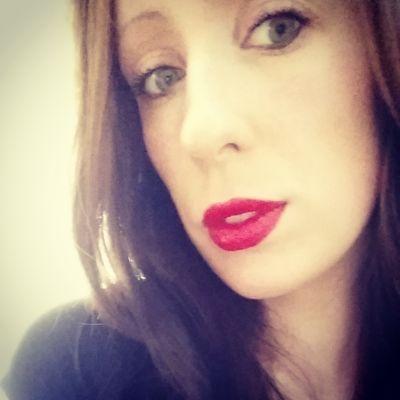 YOUNIQUECharlo1's profile picture. Younique Independent Presenter | Fairy Light Lover | Tea Drinker | Prosecco Obsessed