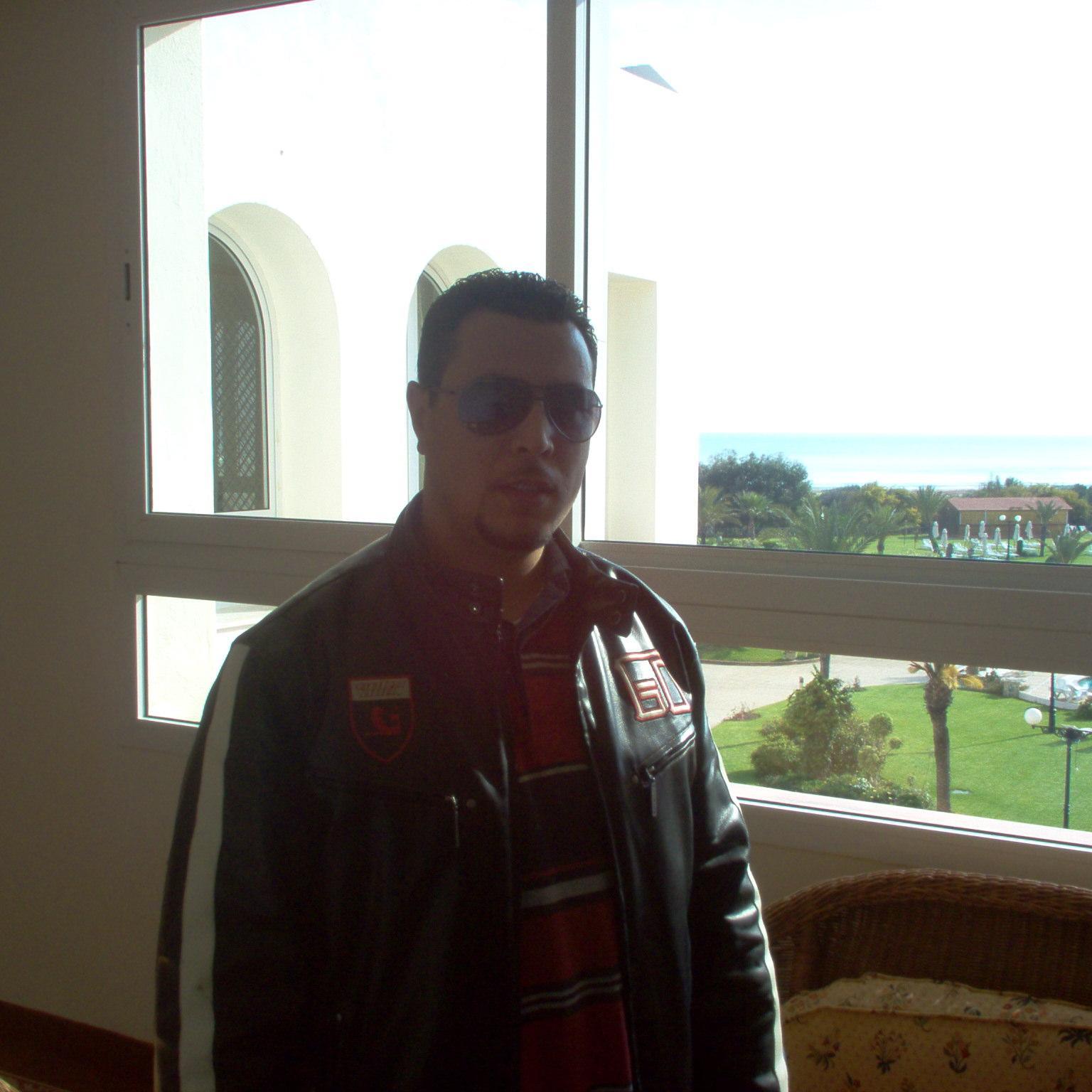 BenzaKarim's profile picture. 