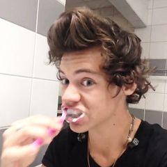 /@Estiii10 is my z/    1.122,4 mi of you                         wwat 8/07/14