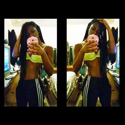 ARIYANNA
5'4
Evil
Smart ✏
Bad Attitude 
Lowkey: Single ✨
What's Understood Doesn't Have To Be Explained.