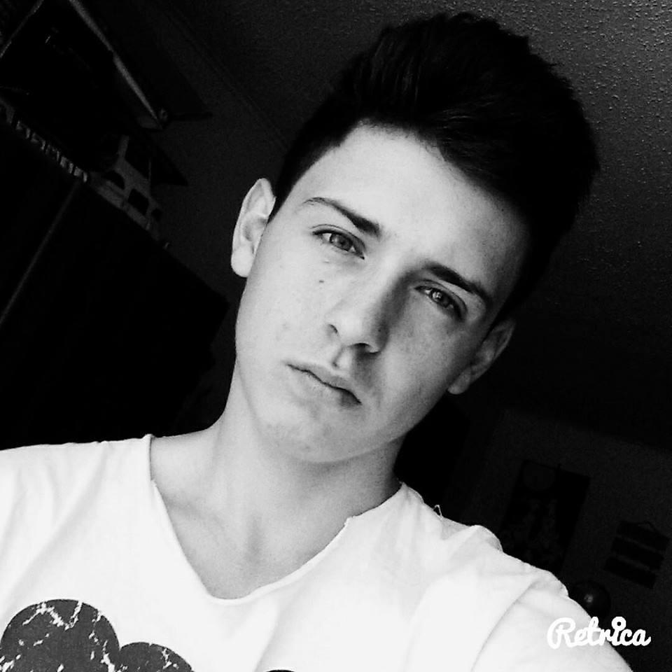 i'm not half as bad as what you’ve been told. ᅝᅝ