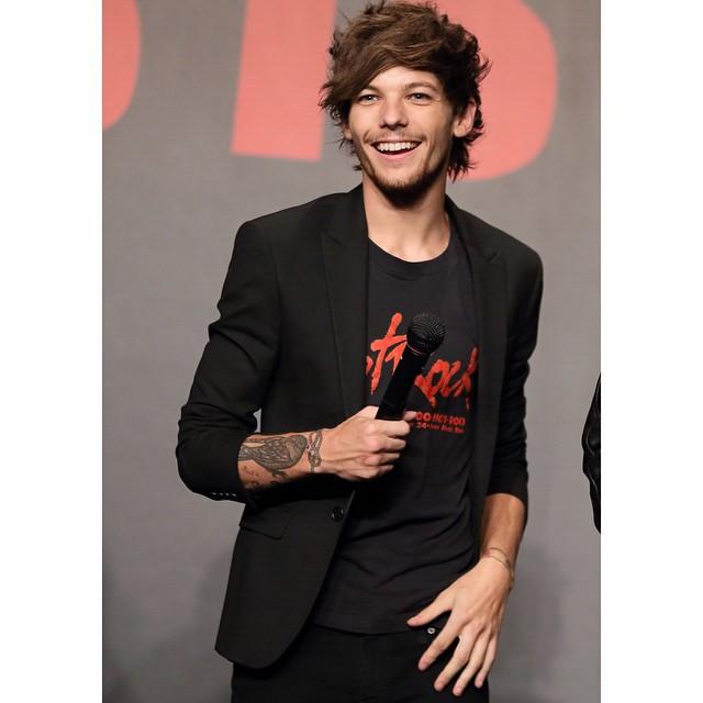 @onedirection @louis_tomlinson @niallofficial @harry_styles @zaynmalik @real_liam_payne ---they, my life.  
#louisfollowmeplease

«DTomlinson»