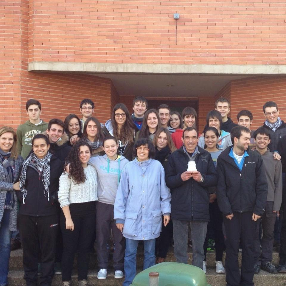 Alumnos de 1° de Bachillerato del  IES Esteban Manuel de Villegas. Colaboramos en un proyecto junto a la asociación Asprodema de Nájera.