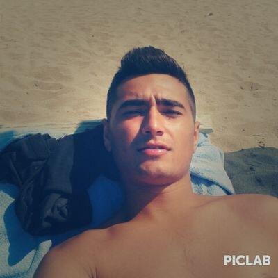 EdeDamar's profile picture. Smash the keys down to turn up the speakers