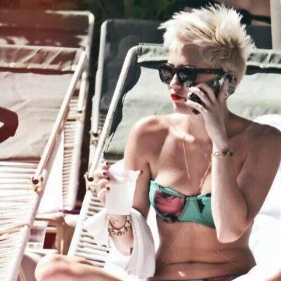 Loveee my bitch miley.  MOTHER FUCKIN BANGERZ April 8, 2014- Raleigh North Carolima. best day of muahhh lifeee.