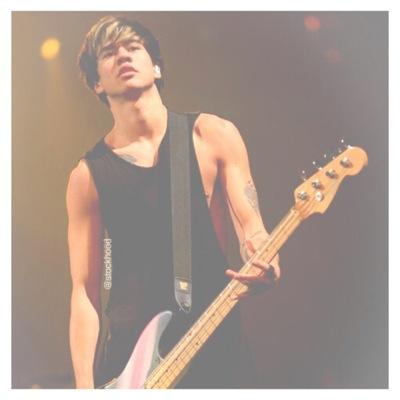 follow @lashtonspuppy
