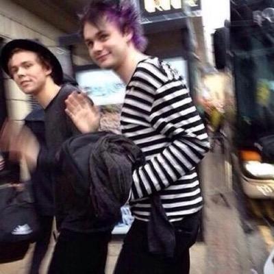 follow @goIdmichael bc she loves u !!!