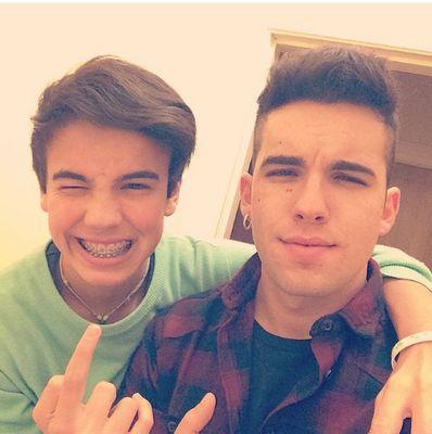 solo fans de oscar casas (sitio no oficial) sigueme y te sigo