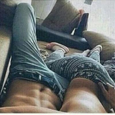 First FOLLOW THEN DM me BOOTY pics / FANSIGNS and I'll post the best ones. Ill also rate you if you want 18+ Account Or send them to my