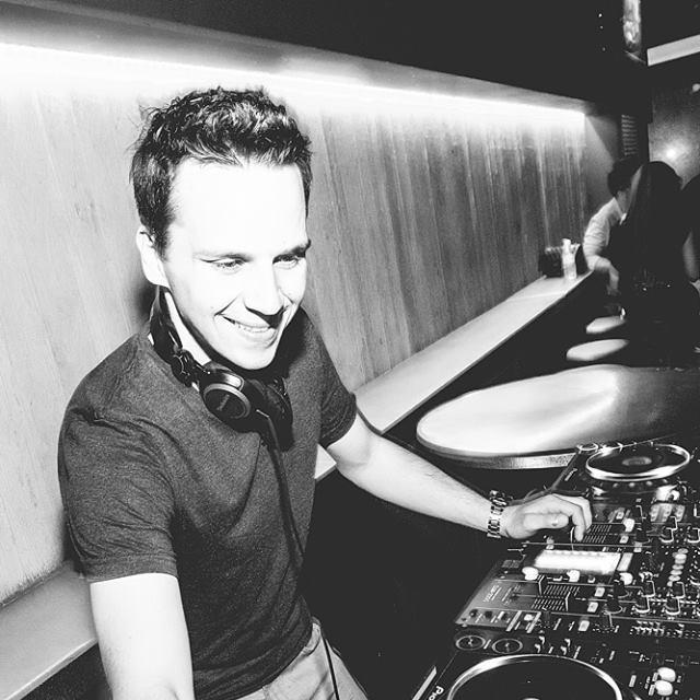 33 year old DJ coming from Slovenia. Soundcloud: https://t.co/FgZYg2mPN3 Mixcloud: https://t.co/iZhKgTd5wx