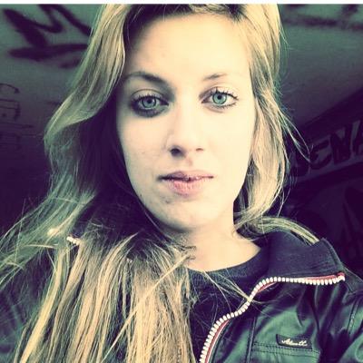 'anche se il mondo e un gran casino tu respirami vicino e mi vedrai spiccare il volo..'