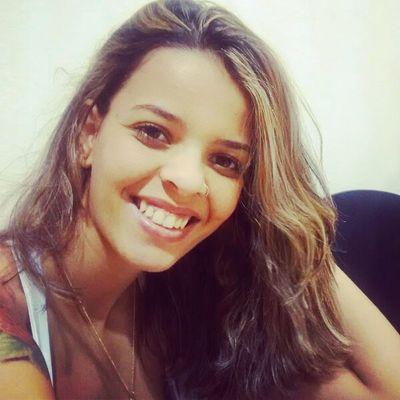 Observo a mim mesmo em silêncio/
porque é nele onde mais e melhor se diz/
me ensino a ser mais tolerante/
não julgar ninguém e com isso ser mais feliz
(Forfun)