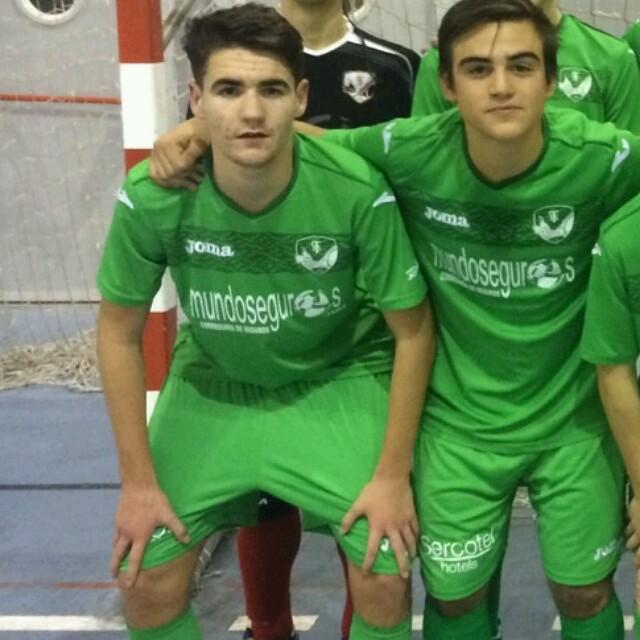 17.Sevillano y Sevillista de sangre pura. Jugador del Triana FS Division de Honor, Futsal como estilo de vida