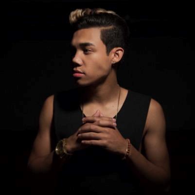 1st fk de roshon
Songwriter • Producer • Artist • Actor • RMG CEO | Owner of @Warehouse300 | IG:@ROSHON | FB: http://t.co/BySltMXFqJ