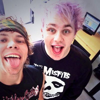 I'm japanese! please follow @Yuka5soslove1