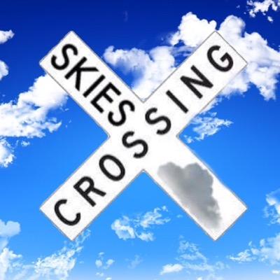 Just a small duo from a small town ☁️ We're horribly awesome ✌️ follow our members : @kelisap529 @aznleesweetie Business email: Crossingskies3@gmail.com