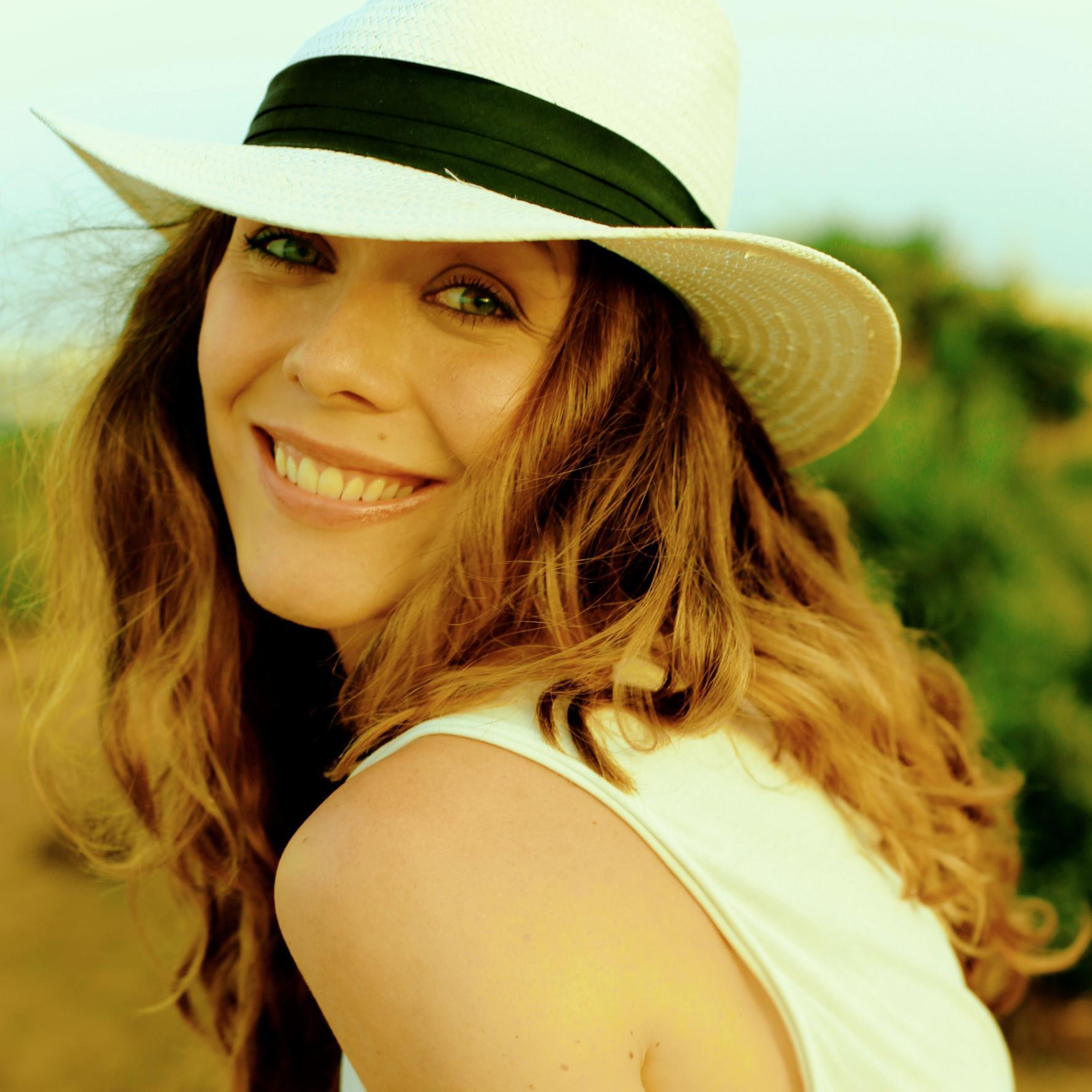 ChristinQuander's profile picture. multilingual moderator, voice actress, artist. born berliner, vegan fta, foodie, half-caste sintezza, flowbeliever & animal lover. tweets in english & german.