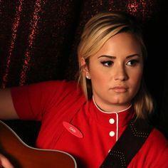 Hi names Dani! I'm waitress at the Spotlight Diner and I'm in a band. I like playing the guitar.