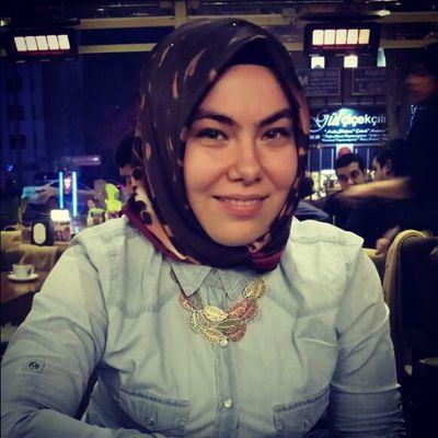 Yalnızlık, insana en çok başkalarıyla çevrilirken gelen bir histir ki, kimileri buna 'etraf kalabalıkken kalbin yalnız olması' der.
