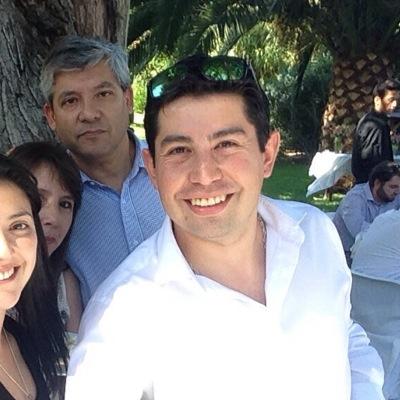 Amante de los viajes, mi familia y el futbol.