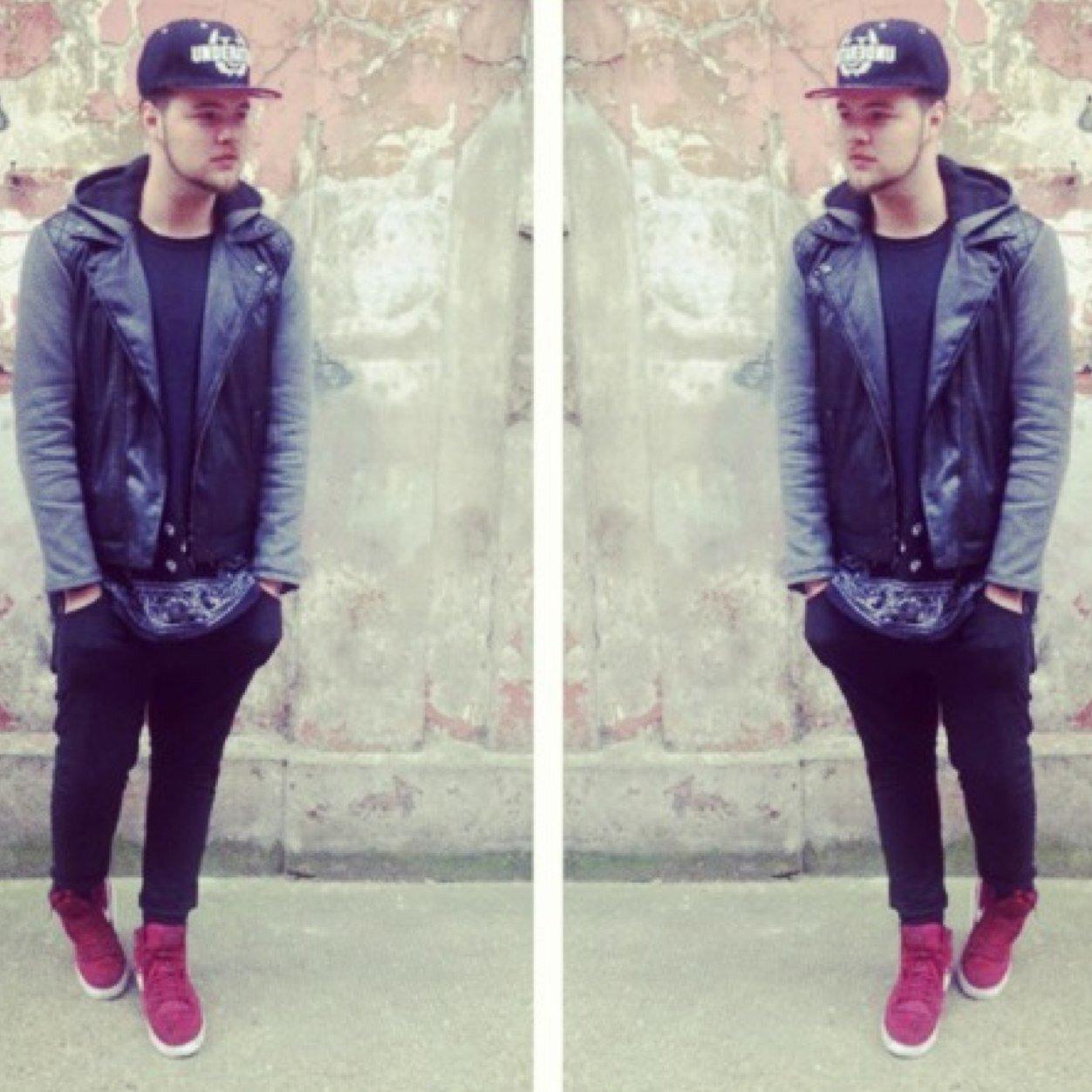 royalsocietychh's profile picture. Singer/songwriter TheVoiceUk2014 Insta@chri5royal BOOKINGS: chris_royal@hotmail.co.uk