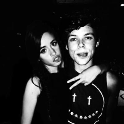 5H. Singer. BFF: @iKimmyFake & @SclGomczx Brother: @iAshtcnIrwin || you're a great lil sister ✌ -ashton