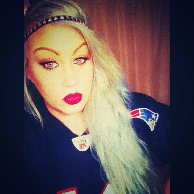 Crazy Patriots fan. Instagram @Bostondixie ❤ Polska #NREMT #FootballMom #SmithVoke