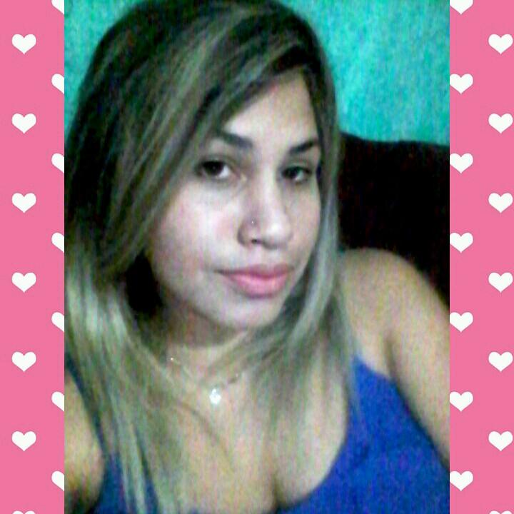 Uma garota que pensa em expor seus pensamentos sentimentos sobre sua vida , apenas se expressando ! . (: