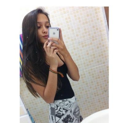 outsidrewz's profile picture. 