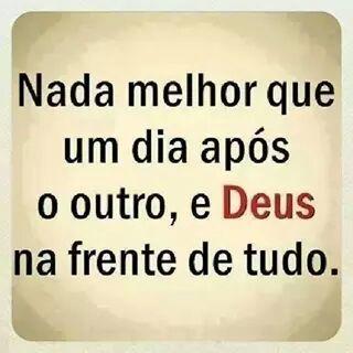 O que vale na vida e ser feliz amar o destino construir a traição nunca ter e viver cada segundo pois ele nunca volta