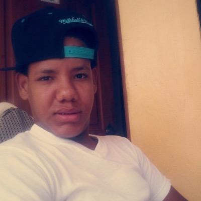 hola soy edgar amo el rap le caigo biien a todo el mundo soy humilde y sencillo asii soy yop...! #SNVP #SiempreVacanoNuncaPalomo #TeamGuari