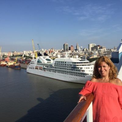 alexandractress's profile picture. 