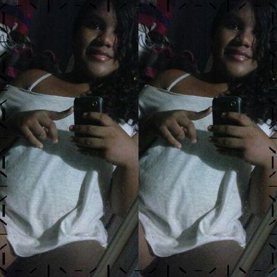 Parece que era ontem que eu chamava o Harry de cupcake ria feito louca quando via o Niall e pairava vendo o Malik e o Payne.... pairava ouvindo o Louis.....