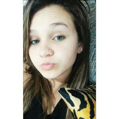 Sou ciumenta mesmo se eu pudesse guardava todos os meus amigos em um potinho. 
