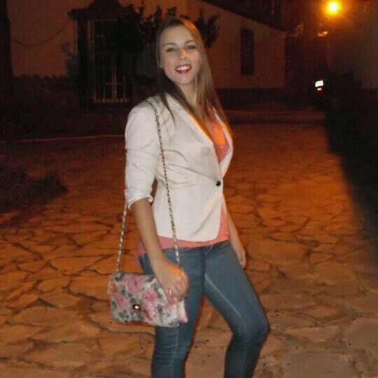 20Genesita's profile picture. Italo-Venezolana, Periodista en Formación, adicta a las rumbas y los tragos sociales. A veces mas tragos que sociable.