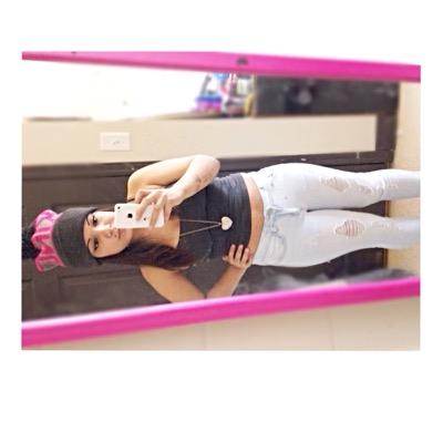 oxno_patience's profile picture. Latina