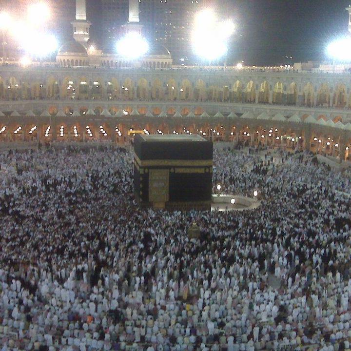 rifqa_imut's profile picture. 