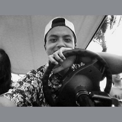 RastikaPandia's profile picture. • THINK, VIBES, LIFE •