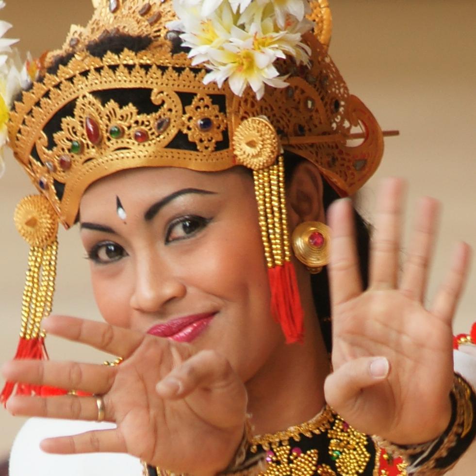 A family based conservatory established by Vaughan and Evie Hatch in 2000 to document, reconstruct and educate about rare Balinese gamelan and dance art-forms.