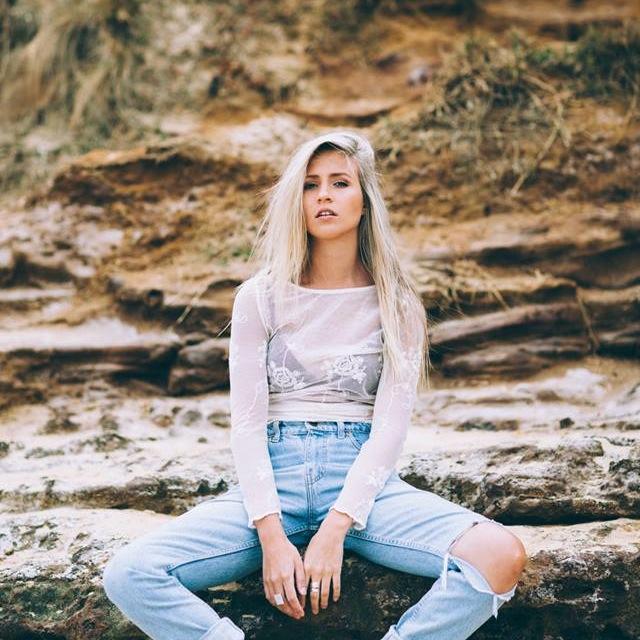 21 year old Model, Naturopathy student, health freak and sun seeker..