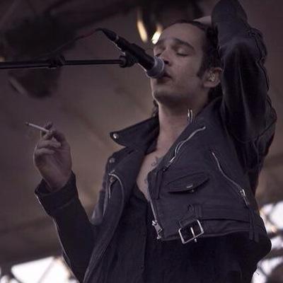 free follow from @THE1975HAN please follow that acc not this one xxxxx