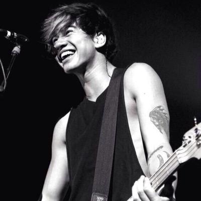 HELLO, please follow @5sos_ology thanks so much!! Both accounts will follow back :-) xx