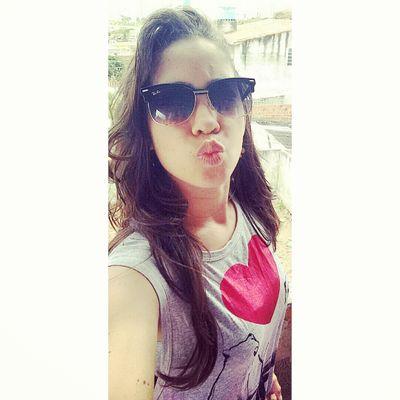 Não sou a melhor pessoa da face da Terra , mas também não sou a pior.(Sou realista ! )
& Não preciso de muito para ser feliz.
→ ?!