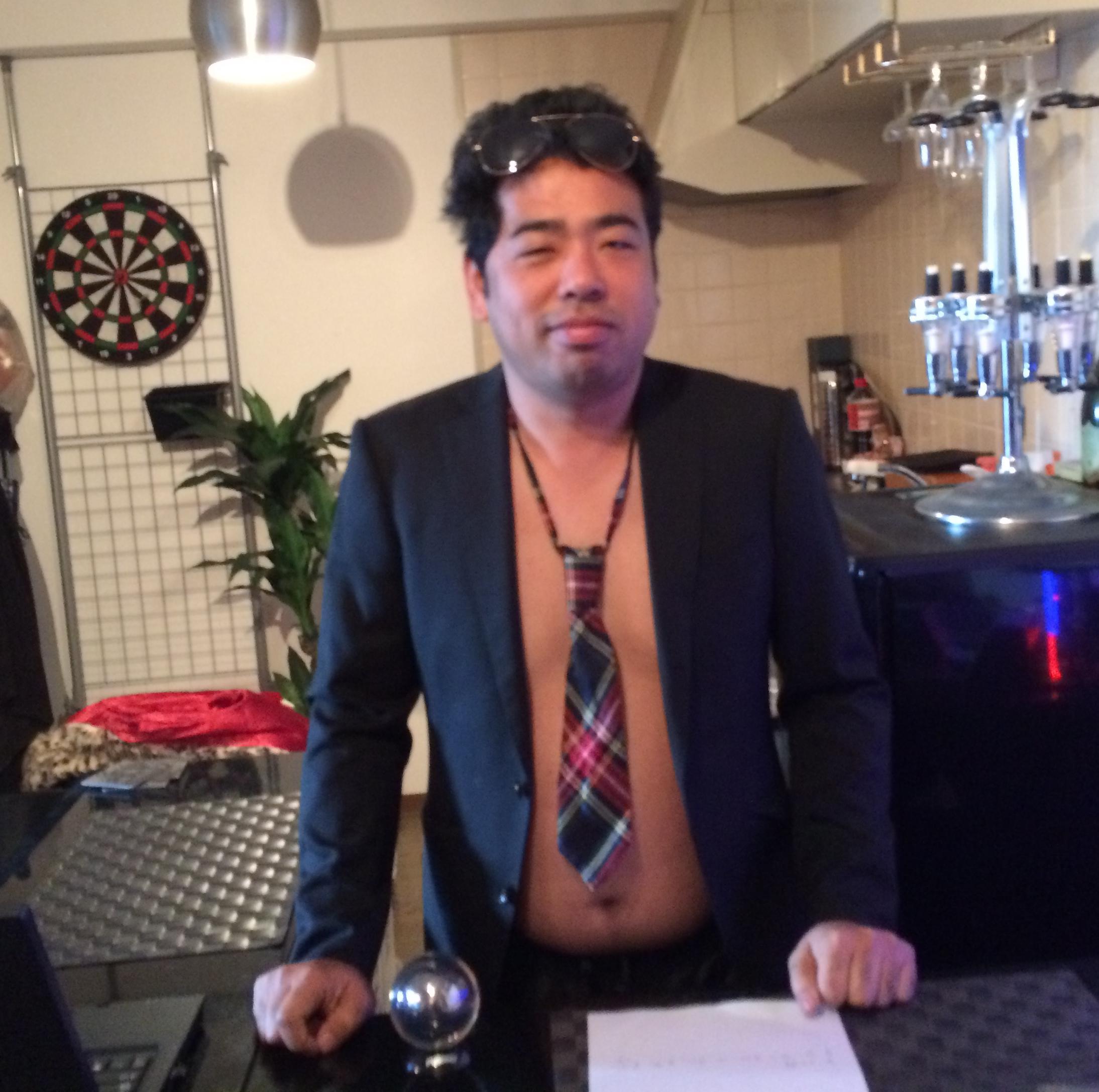 年収100兆円の男あっちーです。youtubeで年収100兆円を稼ぐ方法やビジネス理論を公開しております。twitter、facebookもやってますので、そちらでもよろしくです。