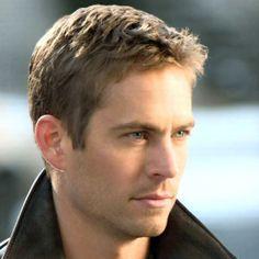 i am  a mum of four kids, i love twilight esp taylor lautner!! also love paul walker may he RIP xx