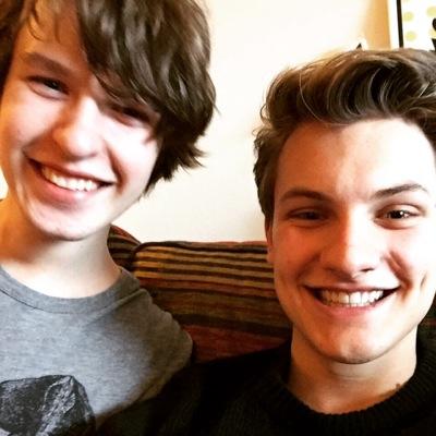 tycho_oliver's profile picture. Oliver - sportjongen, Noor, fysiotherapie. Tycho - boekjongen, studeert en is Nederlands. Samenwonend en samen in een verhaal. #bluegrassliefde #oliver