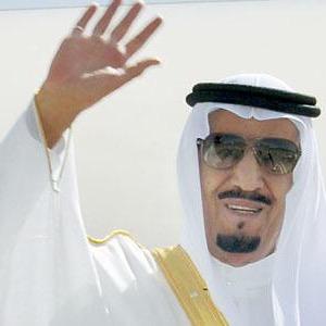 يجب ان نقتدي بقوله تعالى تلك أمة قد خلت لها ما كسبت ولكم ما كسبتم ولا تسألون عمّا كانوا يعملون