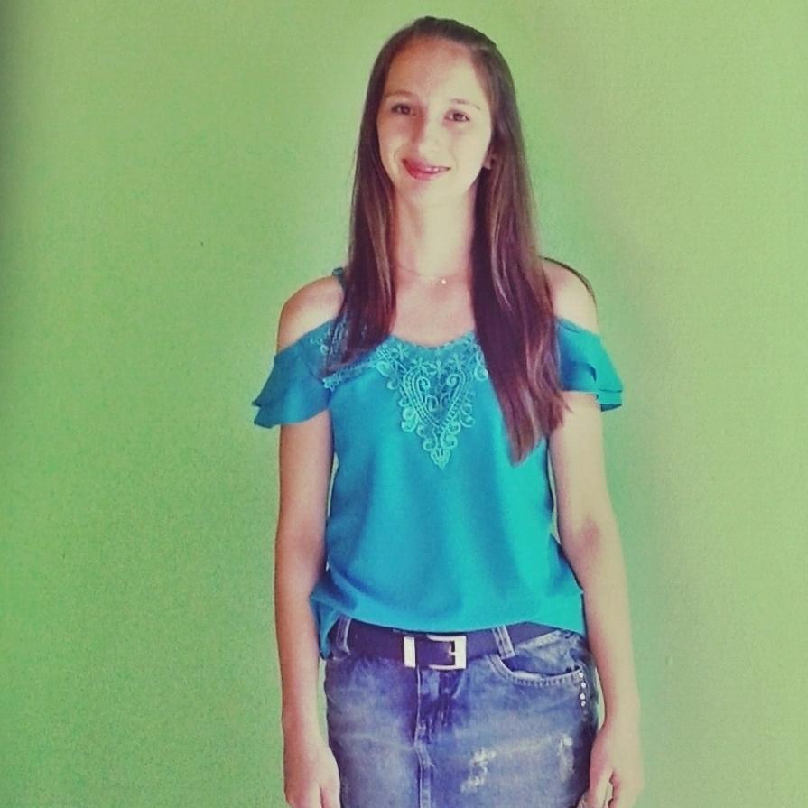 Sou legal e chata também ,amiga, alegre... gosto de sair, viajar,  fazer brincadeiras com as amigas e etc....