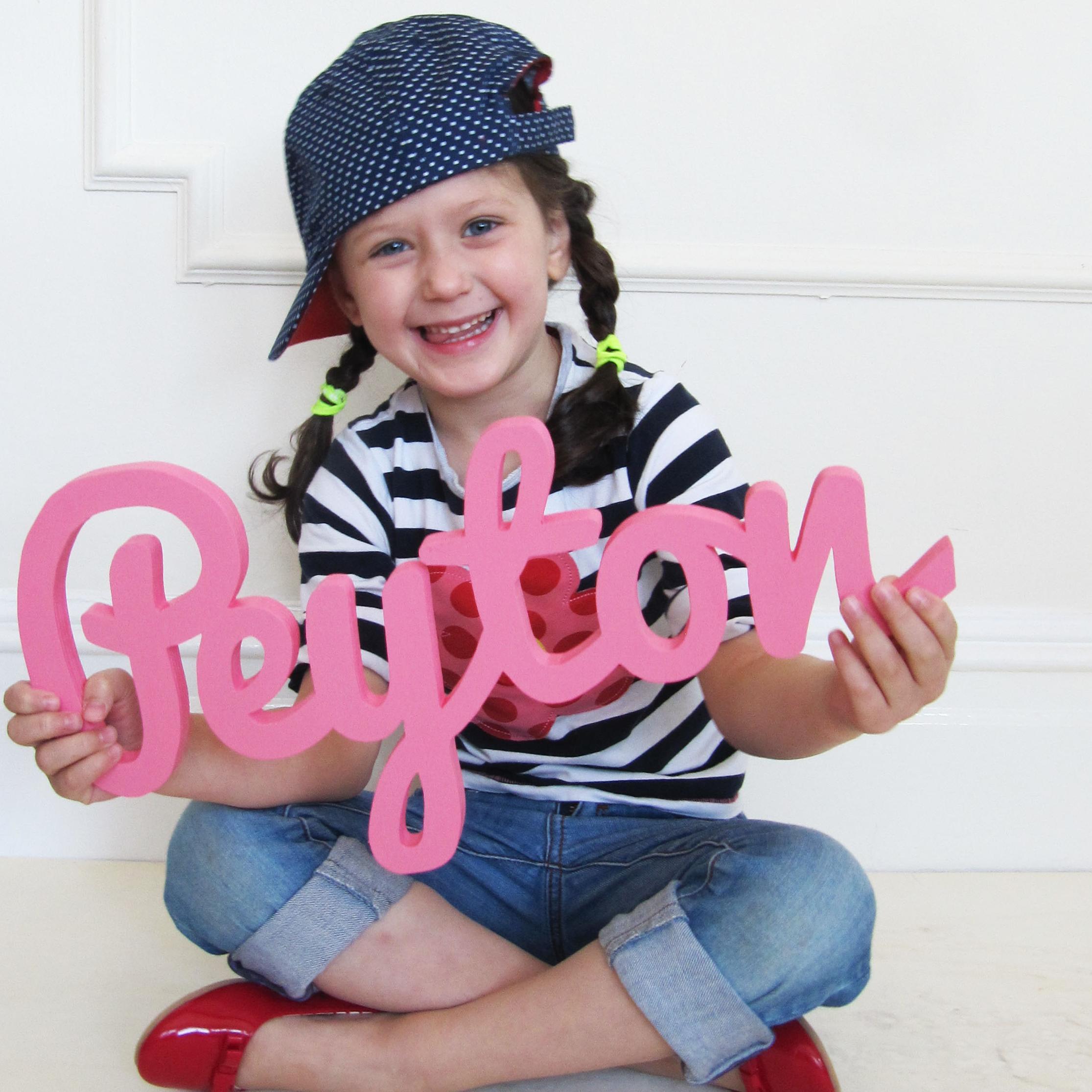 We're happy to create kids and baby name signs.
We'll help you keep your precious  name, date or simple word handwritten by your own.